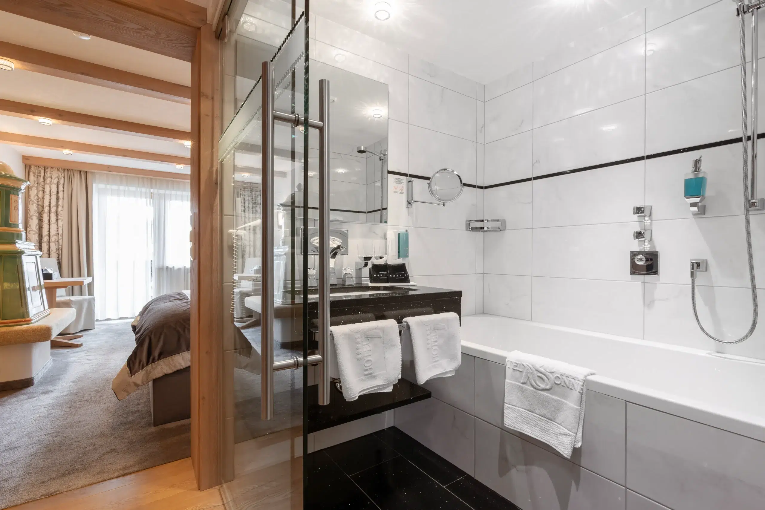Sonne Ischgl Zimmer Suite Bergkristal 04