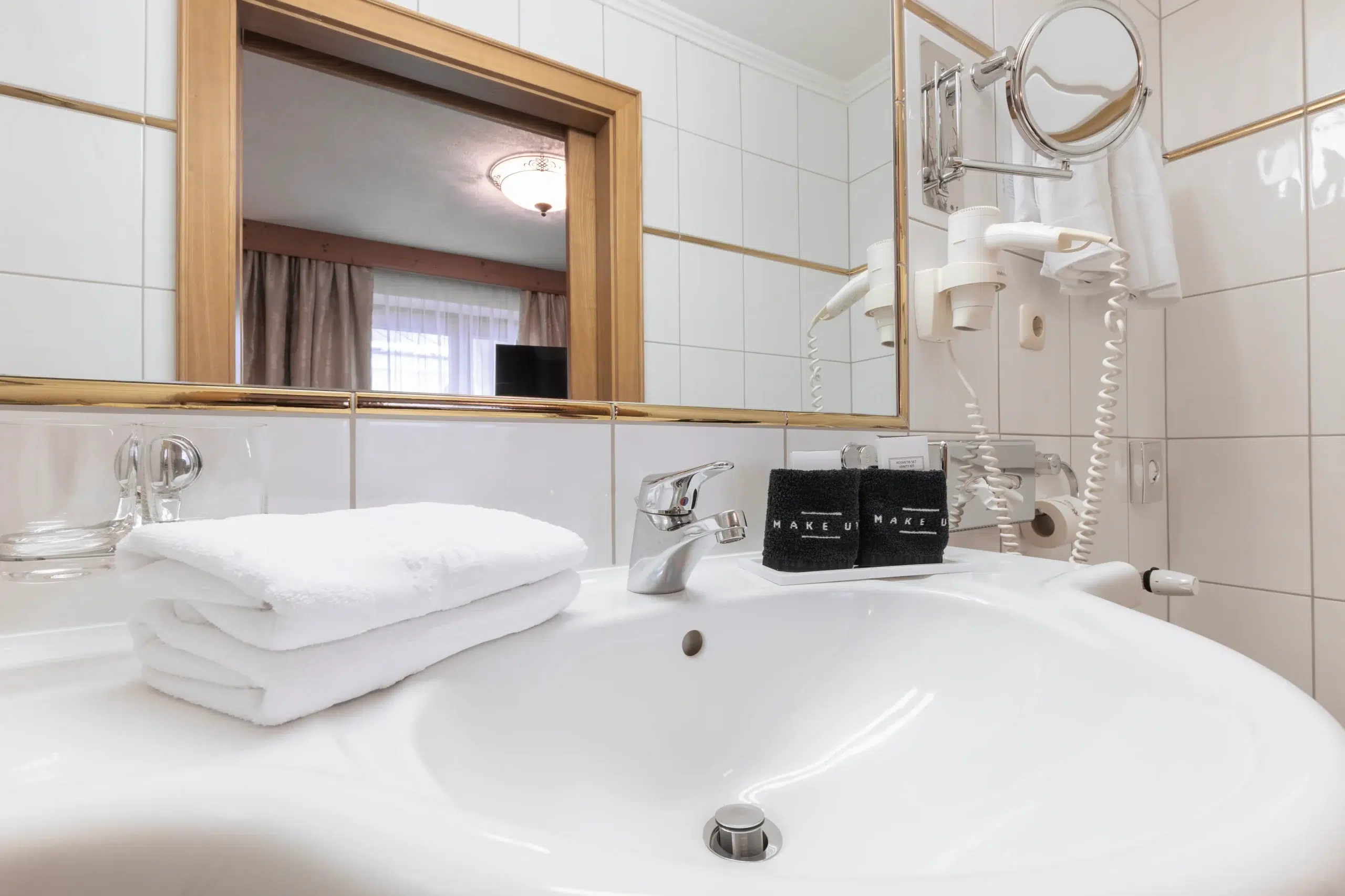 Sonne Ischgl Zimmer Suite Bergkristal 06